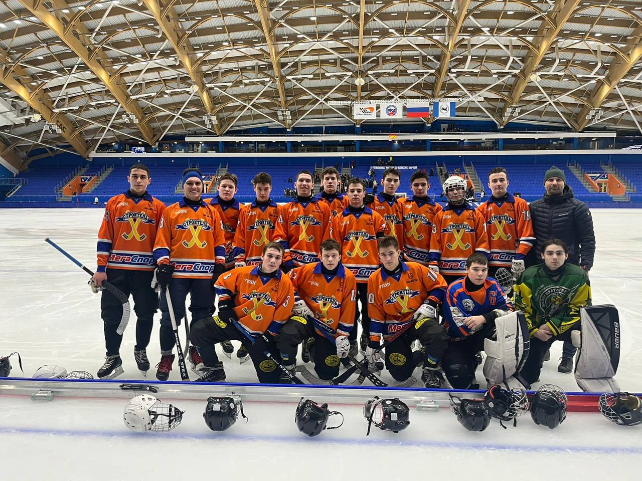 Заполярные хоккеисты приняли участие в первенстве спортивной студенческой лиги по хоккею с мячом