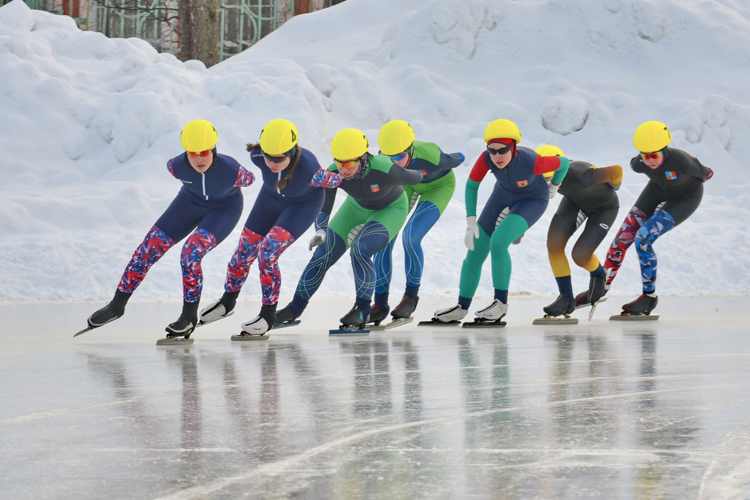 В Оленегорске завершились межрегиональные соревнования по конькобежному спорту