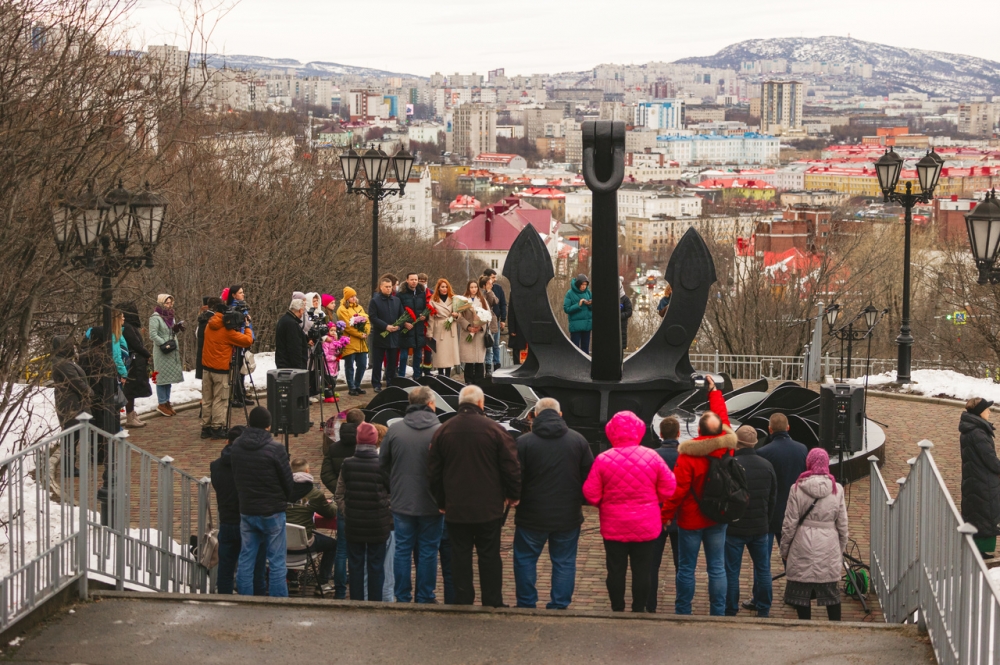 В Мурманске почтили память погибших членов экипажа траулера «Онега»