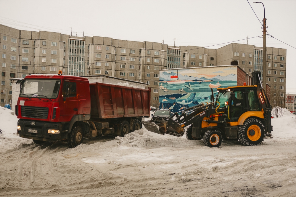 Уборка улично-дорожной сети Мурманска продолжается в круглосуточном режиме