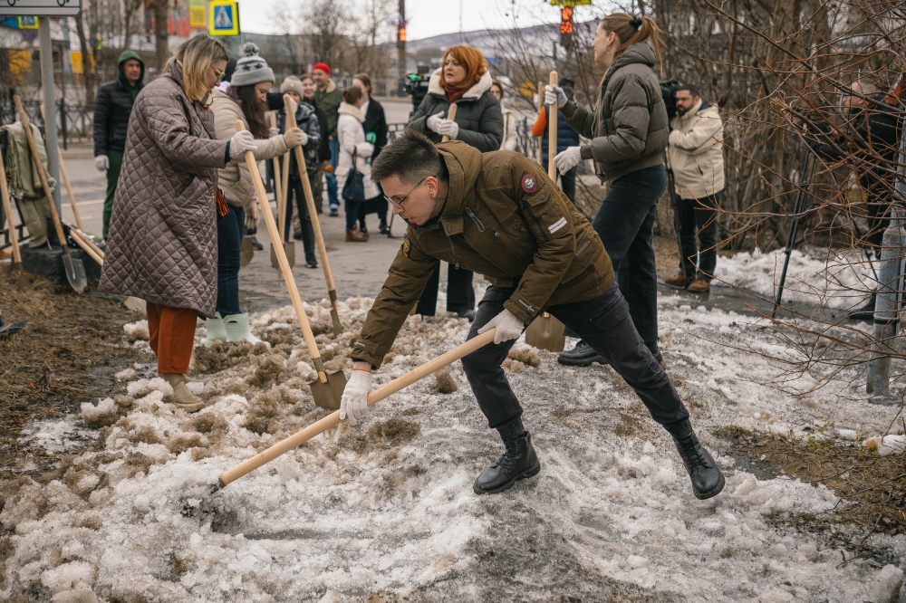 В Мурманске прошел общегородской субботник